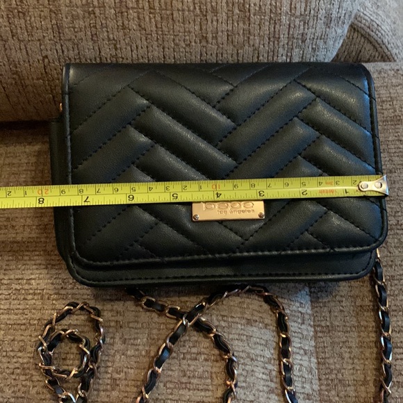 Bebe quilted chevron cross body (Chanel style) w gold tone chain strap - Picture 7 of 8